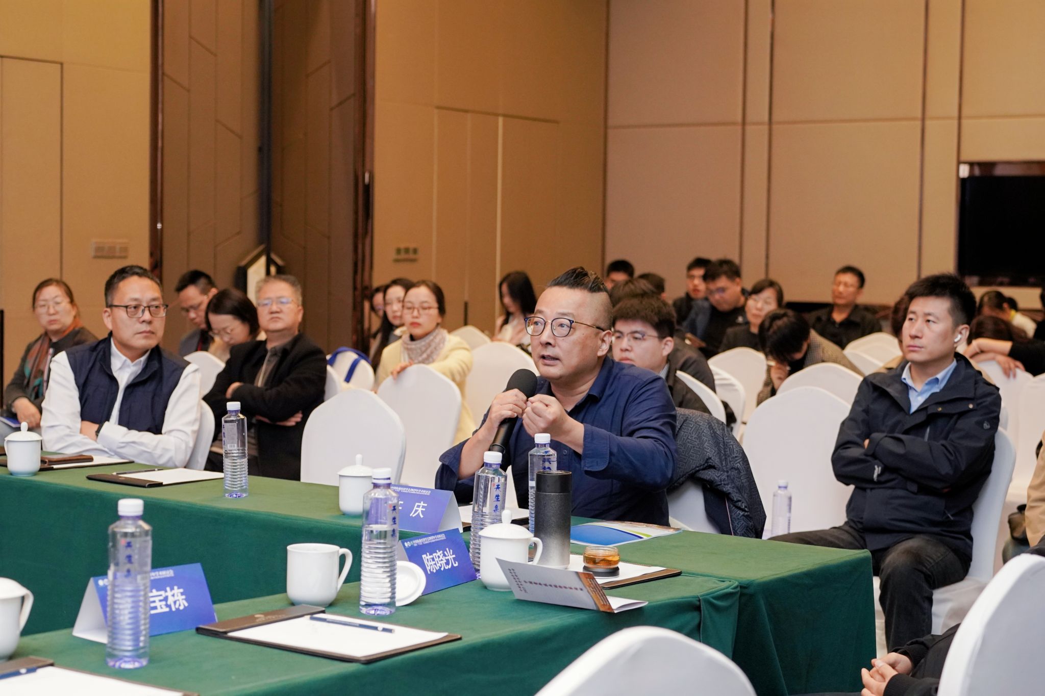 文件名称:5.青年论坛照片.JPG原图大小:5.27MB