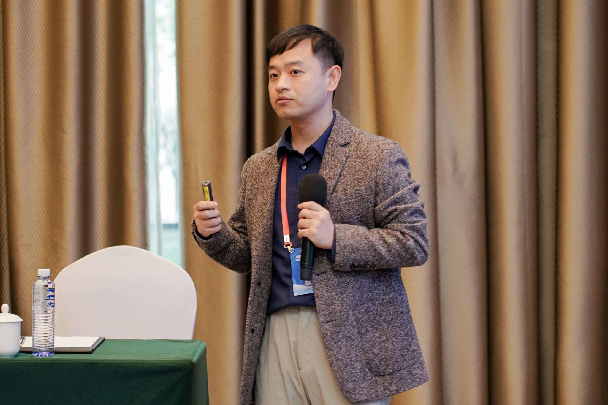 文件名称:朱炯.JPG原图大小:5.70MB